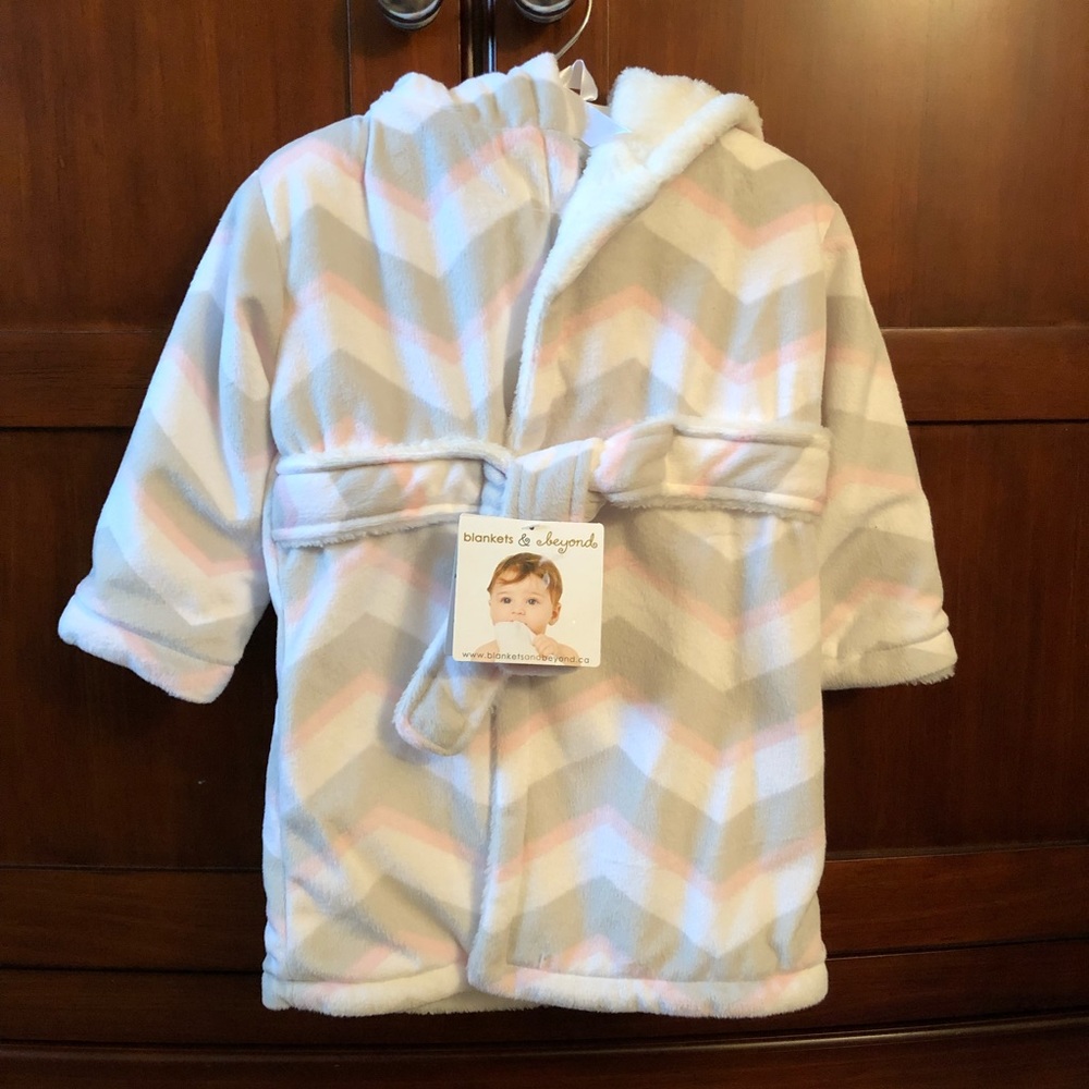 NWT Baby Girl Soft & Comfy Chevron Hooded Bathrobe